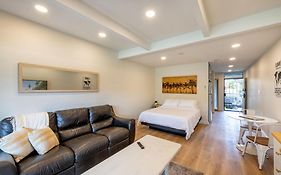 3Mins Walk To Beach! Laundry, Pool, Hot Tub & More